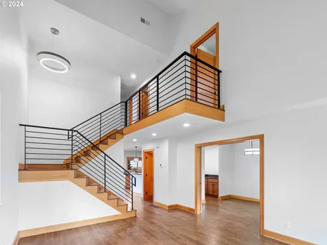 2001 Bonniebrae Drive Lake Oswego OR 97034