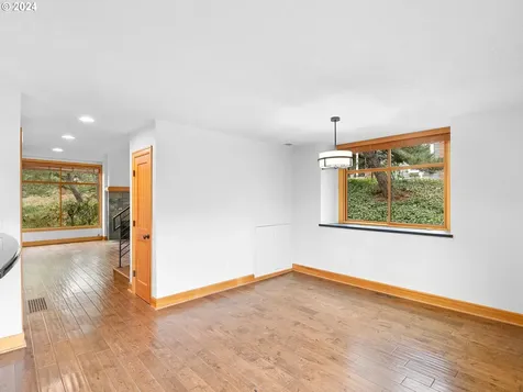 2001 Bonniebrae Drive Lake Oswego OR 97034