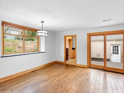 2001 Bonniebrae Drive Lake Oswego OR 97034