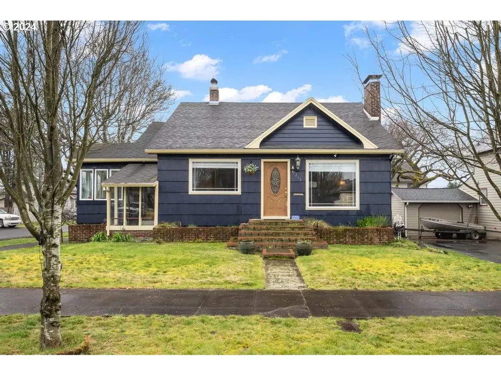 2215 8th Street Tillamook OR 97141