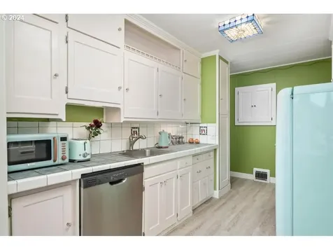 2215 8th Street Tillamook OR 97141