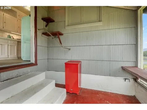 2215 8th Street Tillamook OR 97141