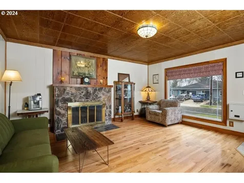 2215 8th Street Tillamook OR 97141
