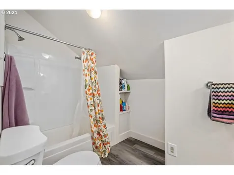 2215 8th Street Tillamook OR 97141