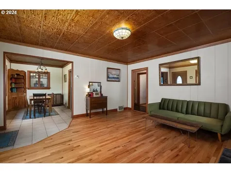 2215 8th Street Tillamook OR 97141