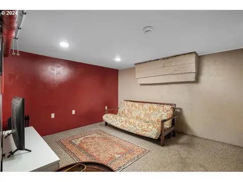 2215 8th Street Tillamook OR 97141
