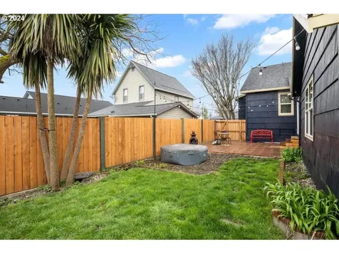 2215 8th Street Tillamook OR 97141