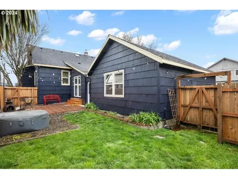 2215 8th Street Tillamook OR 97141