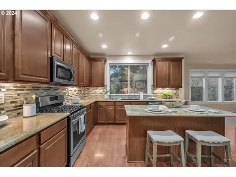 6842 NE Willowgrove Street Hillsboro OR 97124