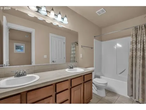 6842 NE Willowgrove Street Hillsboro OR 97124