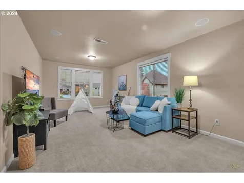 6842 NE Willowgrove Street Hillsboro OR 97124