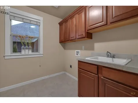 6842 NE Willowgrove Street Hillsboro OR 97124