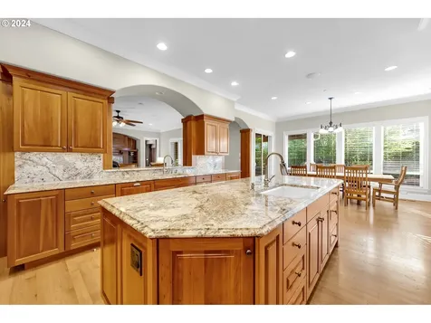 912 Se 201st Court Camas WA 98607