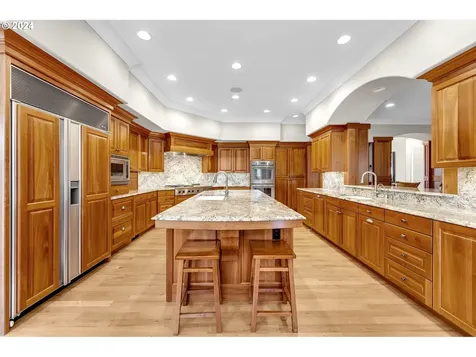 912 Se 201st Court Camas WA 98607