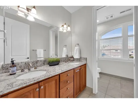 912 Se 201st Court Camas WA 98607
