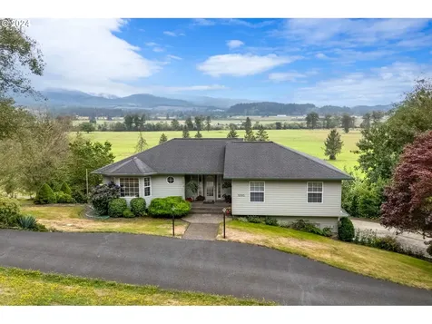 1095 Hollyridge Drive Tillamook OR 97141