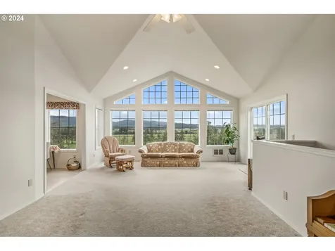 1095 Hollyridge Drive Tillamook OR 97141