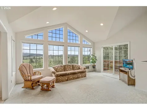 1095 Hollyridge Drive Tillamook OR 97141