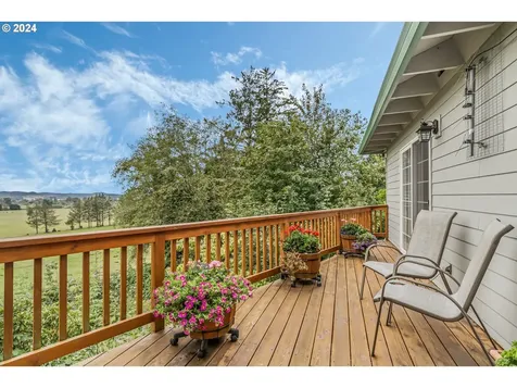 1095 Hollyridge Drive Tillamook OR 97141