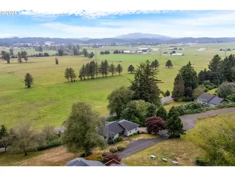 1095 Hollyridge Drive Tillamook OR 97141