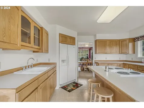 1095 Hollyridge Drive Tillamook OR 97141