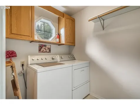 1095 Hollyridge Drive Tillamook OR 97141