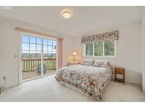1095 Hollyridge Drive Tillamook OR 97141
