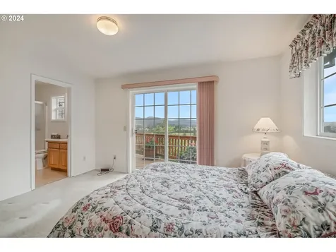1095 Hollyridge Drive Tillamook OR 97141