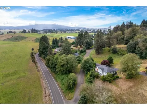 1095 Hollyridge Drive Tillamook OR 97141