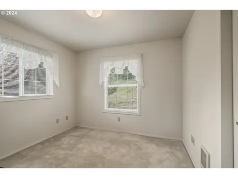 1095 Hollyridge Drive Tillamook OR 97141