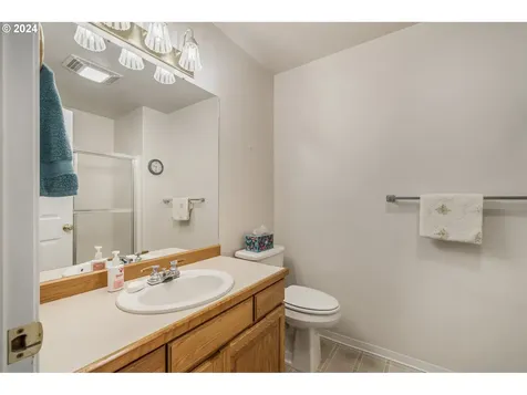 1095 Hollyridge Drive Tillamook OR 97141