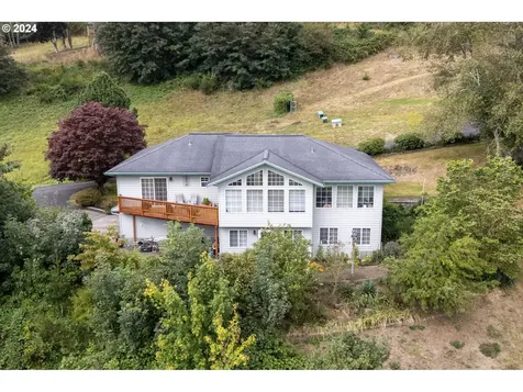 1095 Hollyridge Drive Tillamook OR 97141