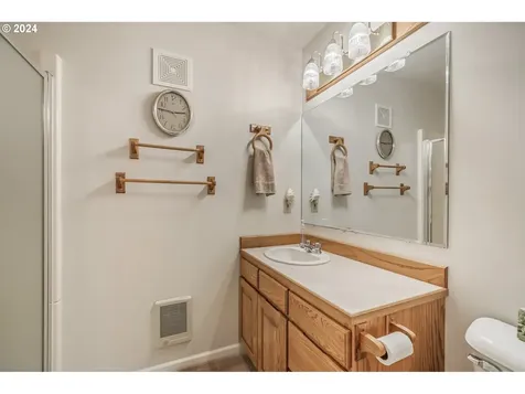 1095 Hollyridge Drive Tillamook OR 97141