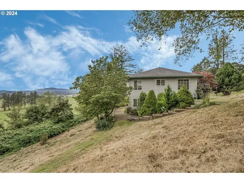 1095 Hollyridge Drive Tillamook OR 97141