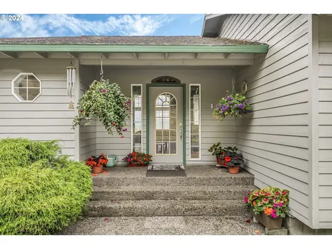 1095 Hollyridge Drive Tillamook OR 97141