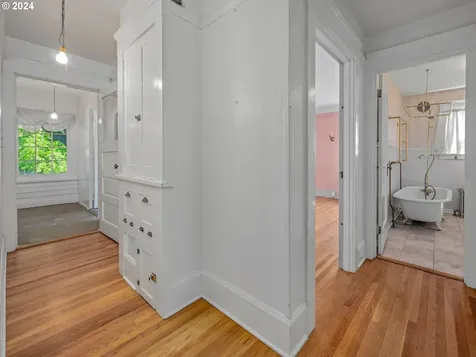 1002 Se 53rd Avenue Portland OR 97215
