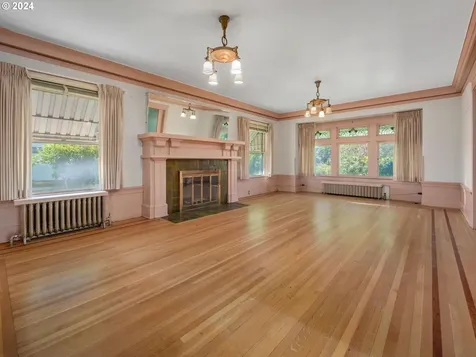 1002 Se 53rd Avenue Portland OR 97215