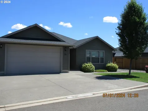 131 Braxton Court Roseburg OR 97471