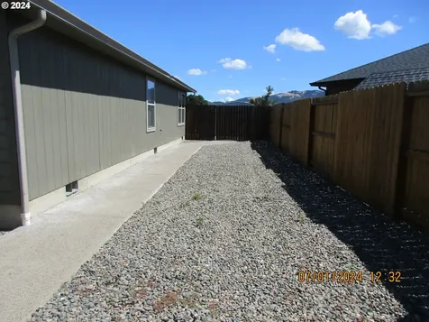131 Braxton Court Roseburg OR 97471