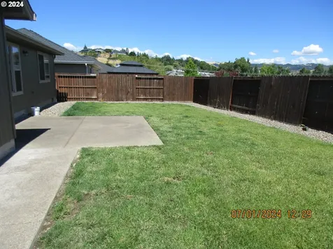 131 Braxton Court Roseburg OR 97471
