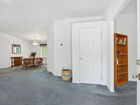 17290 S Burk Road Beavercreek OR 97004