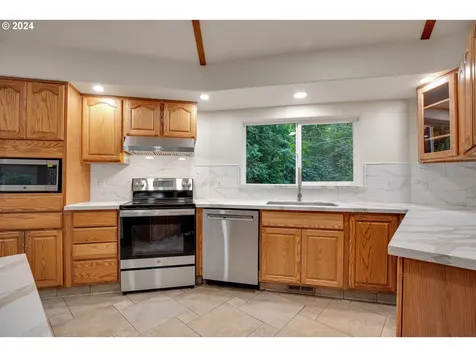 221 SE 214th Avenue Gresham OR 97030
