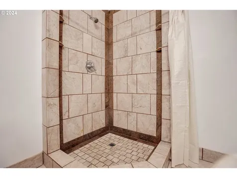 221 SE 214th Avenue Gresham OR 97030