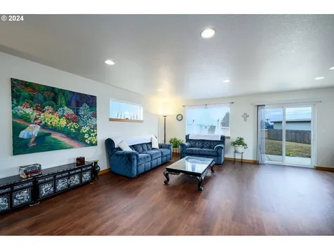 301 NW Hope Court Willamina OR 97396