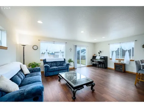 301 NW Hope Court Willamina OR 97396