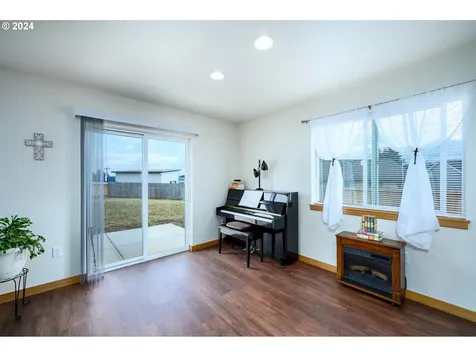 301 NW Hope Court Willamina OR 97396