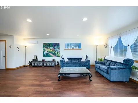 301 NW Hope Court Willamina OR 97396