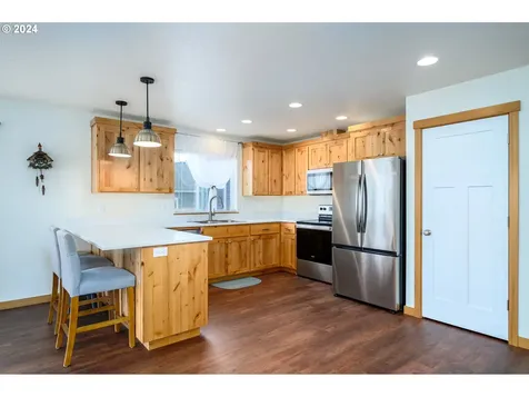 301 NW Hope Court Willamina OR 97396
