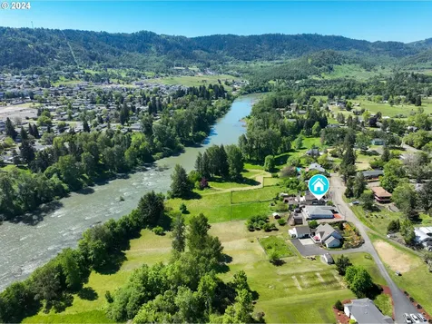 999 NW Broadway Street Roseburg OR 97471