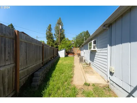 999 NW Broadway Street Roseburg OR 97471